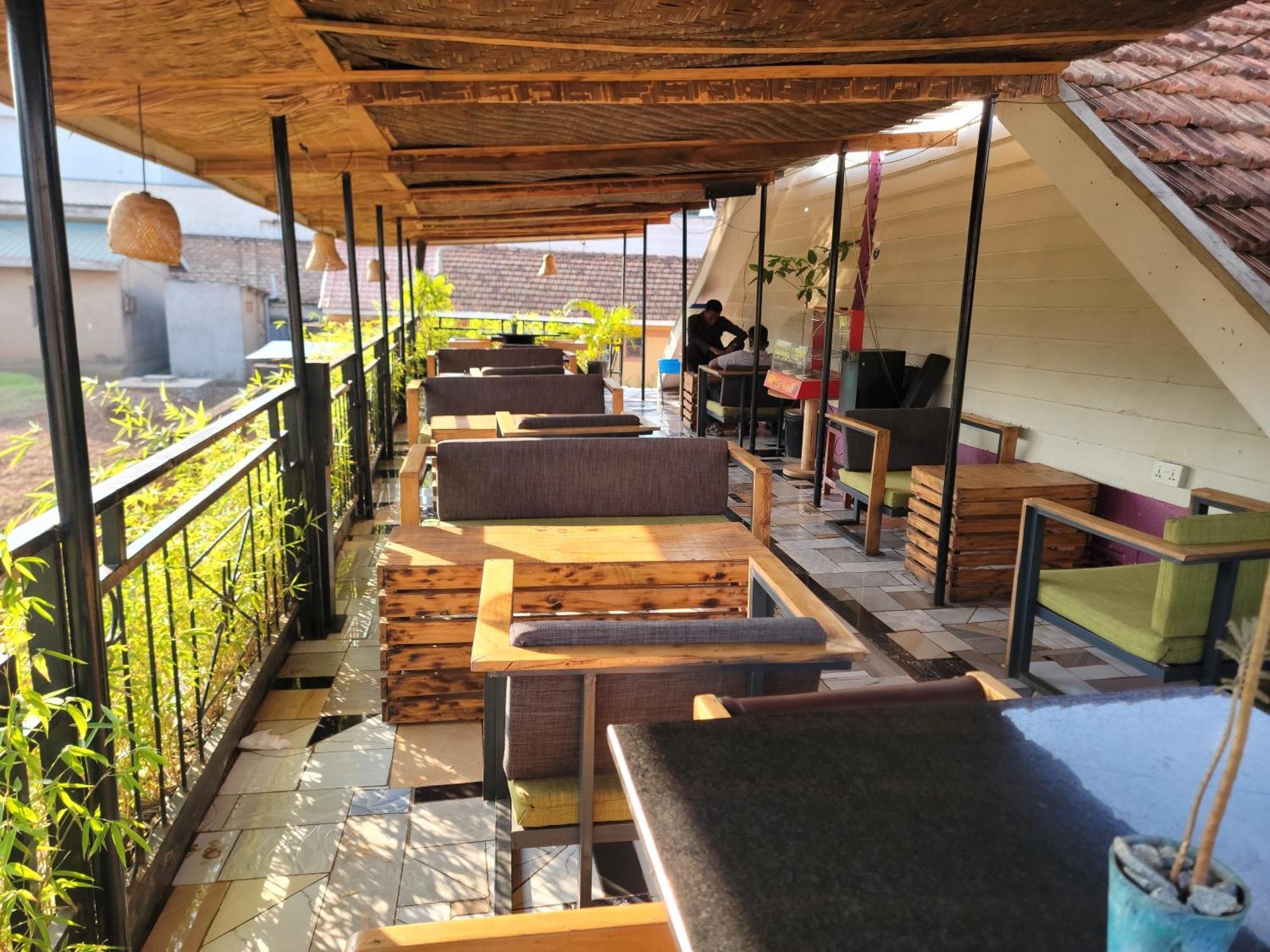 Grassroots Cafe & Deli Bed & Breakfast Masaka Exterior photo