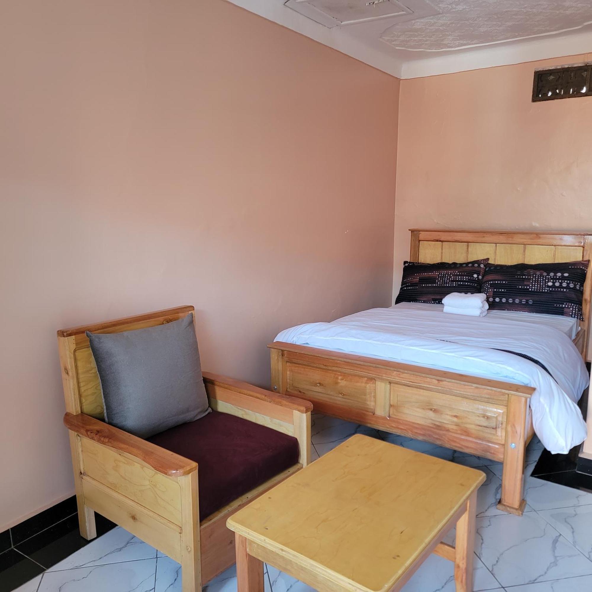 Grassroots Cafe & Deli Bed & Breakfast Masaka Exterior photo